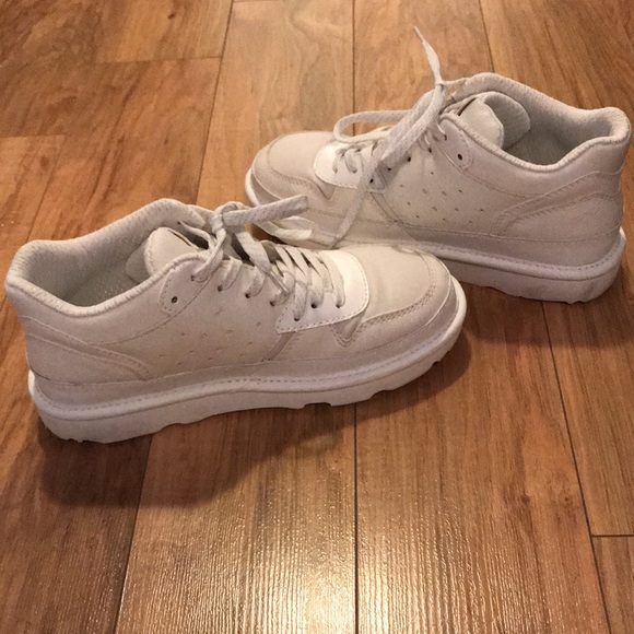 Girls White Highland Ugg High Top Sneakers - size 4us - Picture 4 of 7